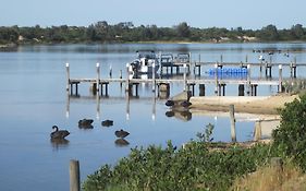 Lakes Entrance Waterfront Cottages With King Beds